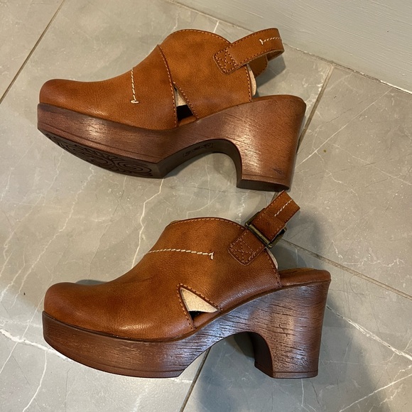 B. O. C. Cecelia clog. NWT and box. Size 7 - Picture 3 of 7
